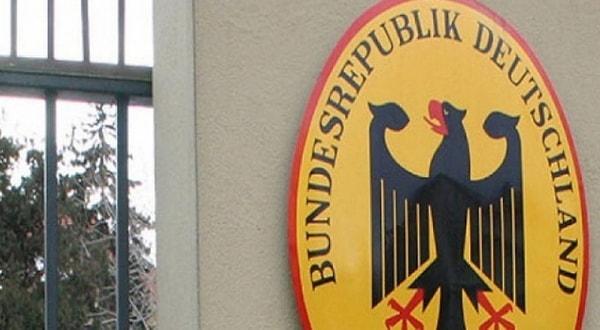 Almanya'nın Ankara Büyükelçiliğinden kaynaklar, son haftalarda vize politikasında bir değişiklik yapılmadığını, martta başlatılan başvuru sisteminin hala aktif olduğunu ifade etti.
