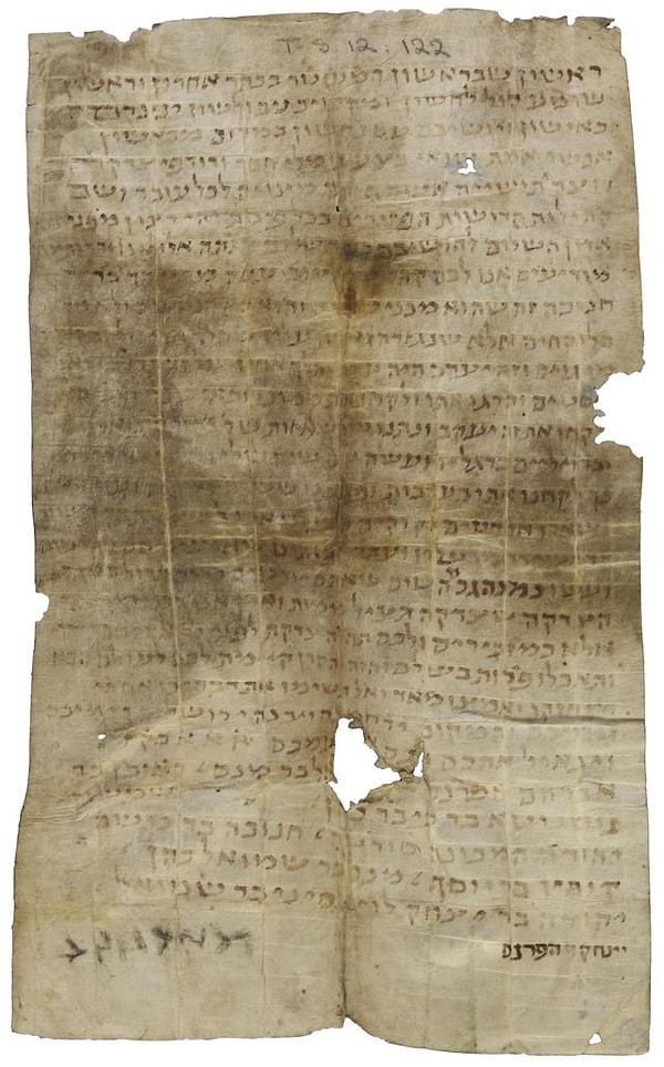 6. Sonunda Hazar Türkçesiyle "okudum" yazılmış Kiev Mektubu. Kiev'deki Yahudi cemaatinin bir temsilcisi tarafından 930 yılı civarında yazılmış İbranice bir mektup tavsiyesidir. Mektup sonrasında bir şekilde Mısır'a ulaşmayı başarmıştır.