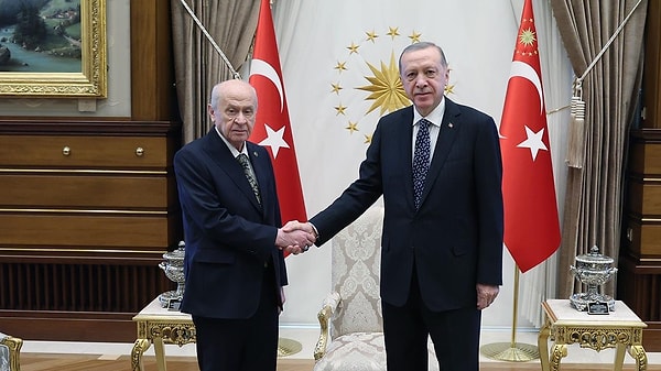 Devlet Bahçeli ise bugün öğlen saatlerinde yaptığı bir açıklamada "Size kötü bir haberim var. Cumhur İttifakı sonsuza kadar vardır ve var olacaktır." ifadelerine yer verdi.