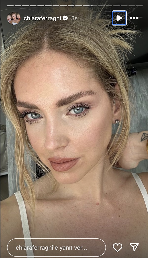 Chiara Ferragni selfie paylaştı.