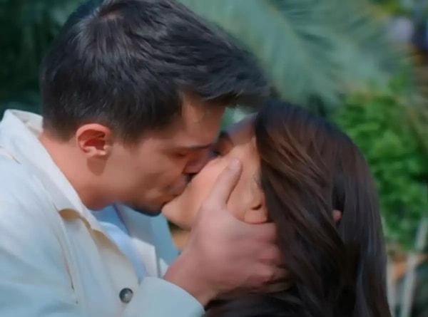 Aktaş'ın partneri Eren Ören ile öpüşme sahnesi sevgilisi ile arasını bozdu. Sahne sosyal medyada kullanıcıların yorumlarına neden oldu.