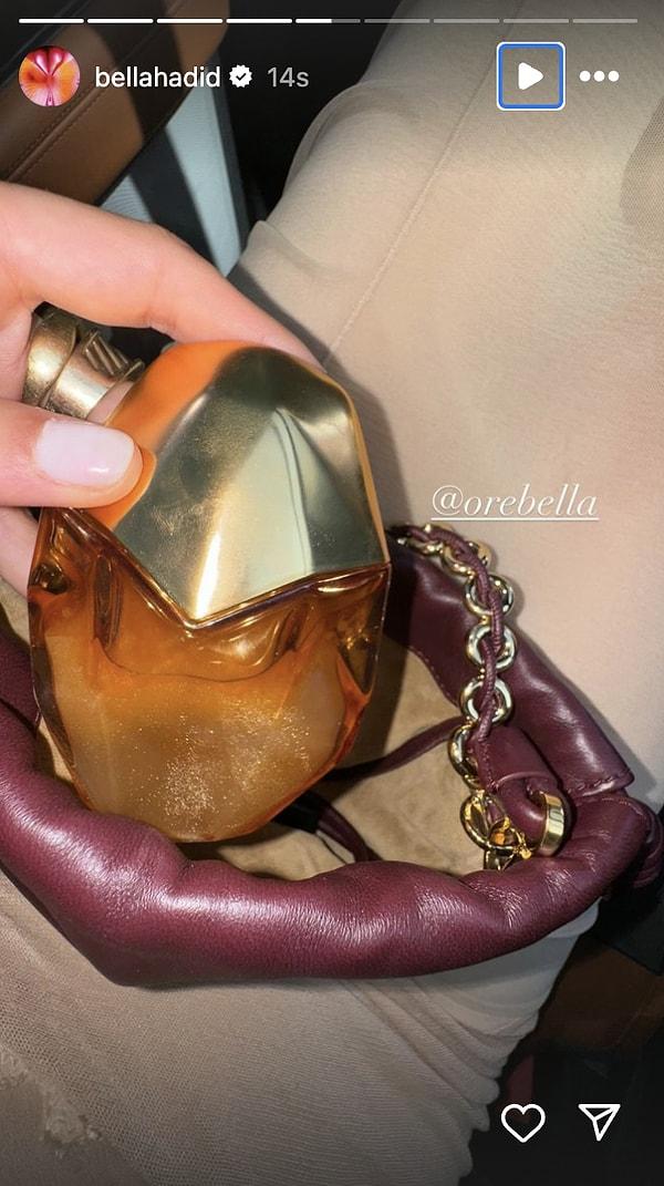 Bella Hadid yeni markasının parfümünü paylaştı.