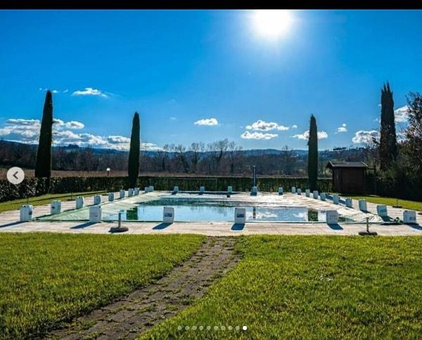 İtalya'da Floransa'da havuzlu 70 metrekare ev, 700 metrekare bahçesi olan taş bir ev gördünüz.