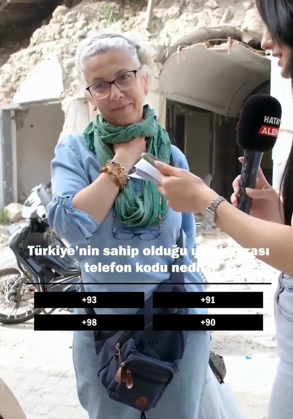 Verilen parayı ihtiyacı olan birine vermek isteyen kadın hemen orada çalışan bir çocuğa hediye etti.