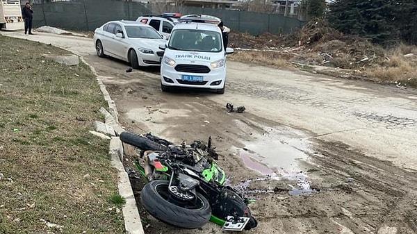 Mohamed A. Fettah el-Burhan Rahman, tedavi gördüğü hastanede bugün hayatını kaybetti. İstanbul'da Kennedy Caddesi, Avrasya Tüneli çıkışı Zeytinburnu istikametinde 30 Kasım’da meydana gelen kazada Yunus Emre Göçer’in kullandığı motosiklete, Somali Cumhurbaşkanı'nın oğlu Muhammed Hasan Şeyh Mahmud'un kullandığı otomobil arkadan çarpmıştı. Çarpmanın etkisi ile yola savrulup ağır yaralanan Göçer, kaldırıldığı hastanede 6 Aralık'ta hayatını kaybetmişti. Kaza sonrası serbest kalan Muhammed Hasan Şeyh Mahmud, yurt dışına kaçmıştı.