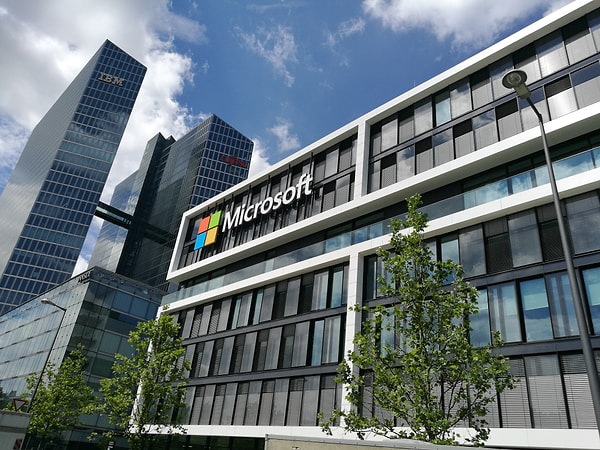 Microsoft şok bir kararla sevilen oyunlarıyla tanıdığımız üç oyun stüdyosunu kapattıklarını duyurdu.