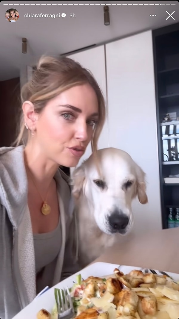 Chiara Ferragni yemeğini sevimli dostuyla paylaştı.