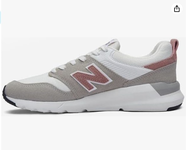 New Balance'ın ikonik modeli 500, klasik retro tarzı ile moda dünyasının kalbinde yerini alıyor.