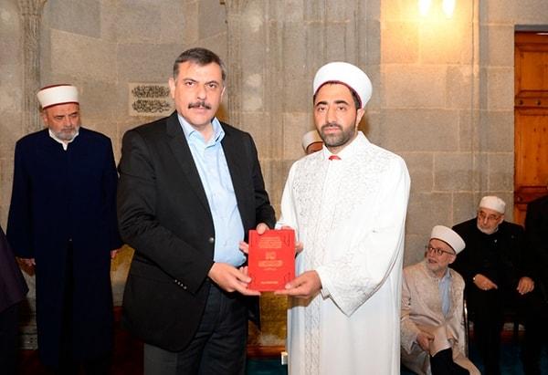Diyanet İşleri Başkanlığınca düzenlenen "Hafız Kal Yarışması"nın Türkiye finalinde 15 cüz kategorisinin birincisi, Erzurum Valisi Mustafa Çiftçi oldu.