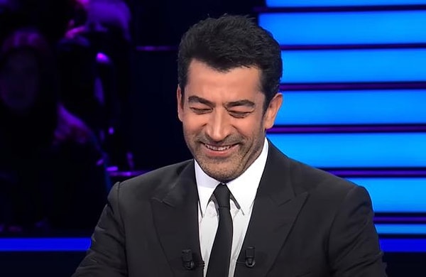 Plastik tavukların çıkardığı seslere gülmekten kendini alıkoyamayan İmirzalıoğlu'nun o anları gündem olurken, İmirzalıoğlu "Kusura bakmayın" lüften" dedi.