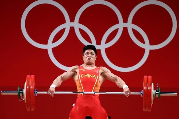 1. Efsanevi halterci Fabin Li, 61 kilo kategorisinde Tokyo Olimpiyatları'nda bir şov sergiledi!