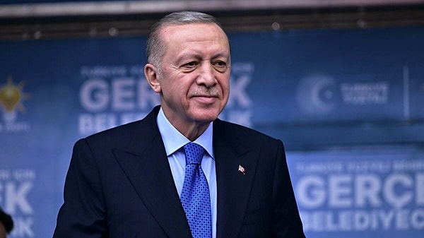 “Bundan sonra Tayyip Bey yeniden aday olamayacağına göre kongrede veliahdını mı çıkaracak? Kendisinin Cumhurbaşkanı olarak devam etmesinde ne bir mahzur var ne de milleti rahatsız edecek bir sıkıntı.”