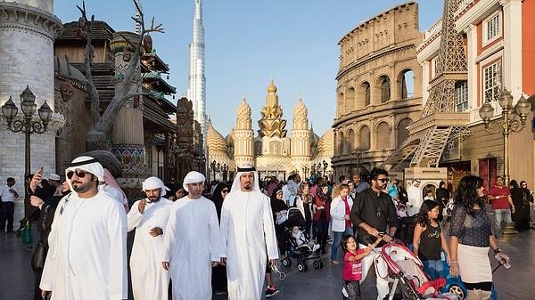 9. Birleşik Arap Emirlikleri, lüks otelleri, alışveriş merkezleri ve eğlence mekanlarıyla turistlerin gözdesi haline geldi.
