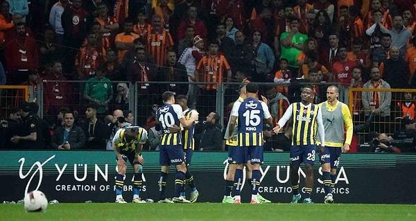 Sarı-lacivertlilerde tek gol Çağlar Söyüncü’den geldi. Müsabaka öncesi ezeli rakibinin 6 puan gerisinde olan Fenerbahçe, sahadan 3 puanla ayrılarak ligde son hafta öncesi puan farkını 3’e indirdi.