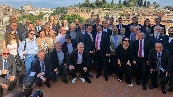 İstanbul Büyükşehir Başkanı Ekrem İmamoğlu’nun İstanbul’da gerçekleştirilecek 2027 Avrupa Oyunları’nın imza töreni için kalabalık bir gazeteci grubu ile Roma’ya yaptığı ziyaret, tepkilere neden olmuştu.