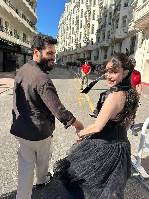 Fransız bir mücevher markasının davetlisi olarak Cannes'da boy gösteren Gürel'i sevindiren bir sürpriz yapan yakışıklı oyuncu eşine böyle destek oldu!