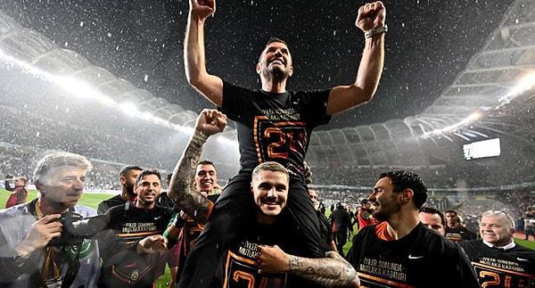 Galatasaray ile sayısız başarılar kazanan, kulübün İmparator lakaplı efsanesi Fatih Terim, sarı kırmızılı ekibin 24. Şampiyonluğunu sosyal medyadan kutladı.