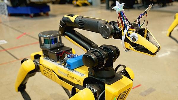 Boston Dynamics tarafından geliştirilen ünlü robot köpek Spot, geçtiğimiz günlerde iş hayatına atıldı.
