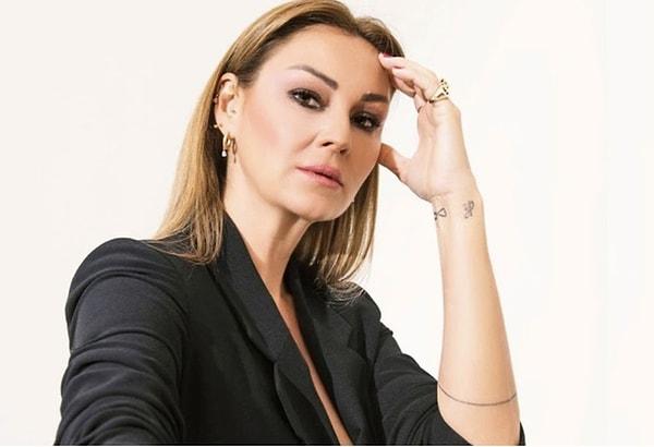 Olayın ardından Pınar Altuğ muhabirlerin yönelttiği soruları yanıtlamış ve Akkaya'ya annelik desteği vermişti...