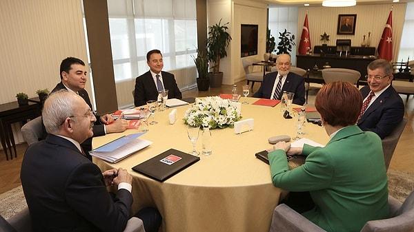Geçen yıl yapılan Cumhurbaşkanlığı seçimleri öncesi Altılı Masa’da adaylık nedeniyle kriz patlak vermiş, İYİ Parti Genel Başkanı Meral Akşener 'çok ağır' sözler sarf ederek masadan kalkmıştı.