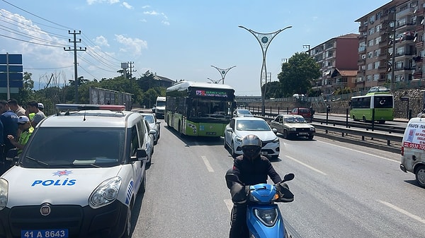 112 Acil Çağrı Merkezine yapılan ihbar üzerine kaza yerine sağlık ve polis ekipleri sevk edildi. Yaralılar, ilk müdahalelerinin ardından hastaneye kaldırıldı.