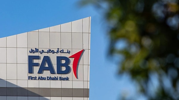 Koç Holding, Yapı Kredi’nin First Abu Dhabi Bank’a satışına yönelik görüşmelerin sonlandırıldığı duyurdu.