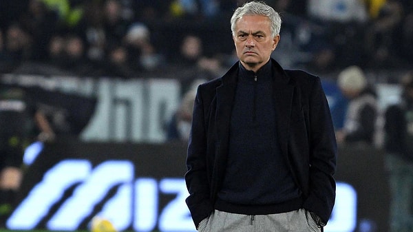 Dün çıkan Mourinho haberleri de bugün resmileşti.