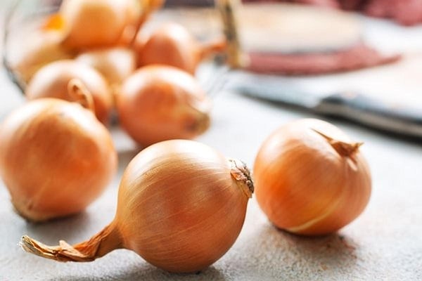 Record for the Fastest Raw Onion Eating: The record belongs to a person who consumed a raw onion in less than 30 seconds.