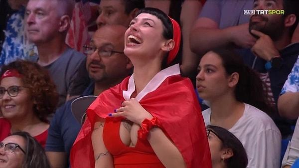 TRT Spor ekranlarında yayınlanan karşılaşmada bir taraftarın sevinci, sosyal medyada gündem oldu.