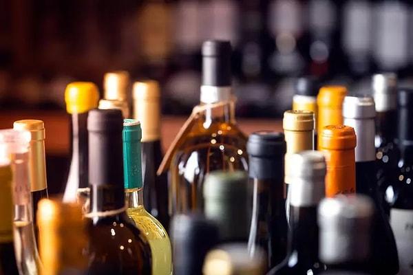 Tekel Bayileri Yardımlaşma Derneği Başkanı Erol Dündar, Burgaz rakı, votka ve likör grubuna yüzde 15 oranında zam yapıldığını ve zam tarifesinin 3 Haziran Pazartesi günü itibarıyla geçerli olduğunu açıkladı.