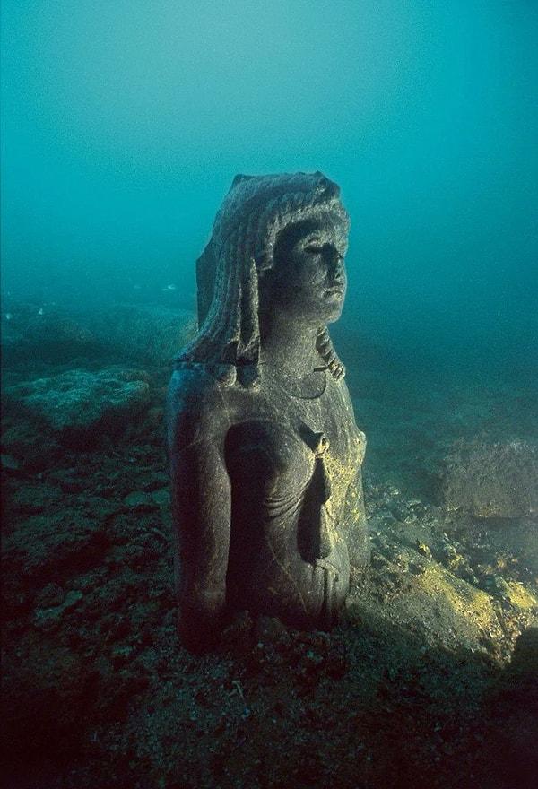 4. Mısır’ın Batık Şehri Thonis-Heracleion'da III. Kleopatra heykeli
