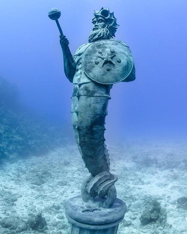 7. Grand Cayman’da yer alan 'Resifin Muhafızı' heykeli