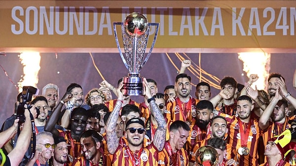 Büyük heyecana sahne olan Süper Lig'in 2023-2024 sezonunda mutlu sona ulaşan takım Galatasaray olmuştu.