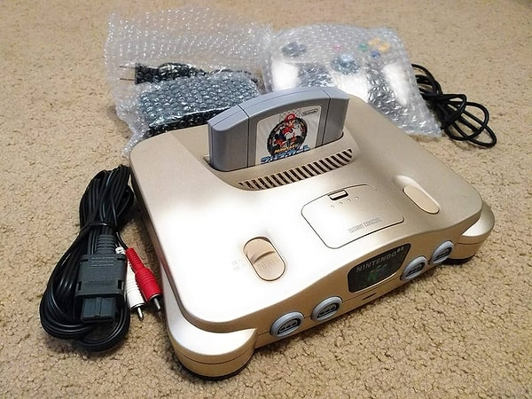 2. Limited Edition Altın Renk Nintendo 64 Konsol