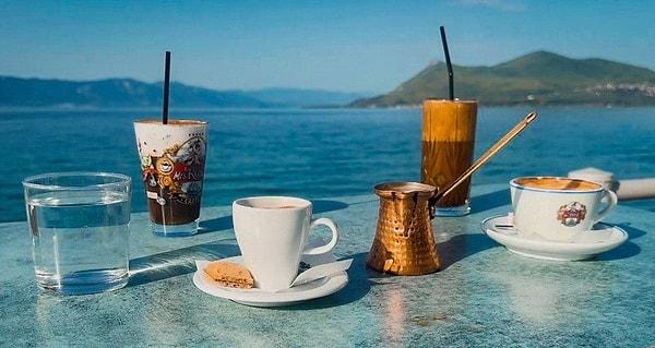 Kahvenin 2 Euro, dönerin 4 Euro'dan satıldığı Yunan adalarında tatil yapabilmek için vize sorununuz olmaması lazım.