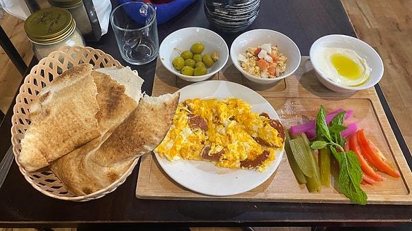 5. "Lübnan'dan bahsedilmedi mi? Lübnan'ın harika kahvaltılıkları var."