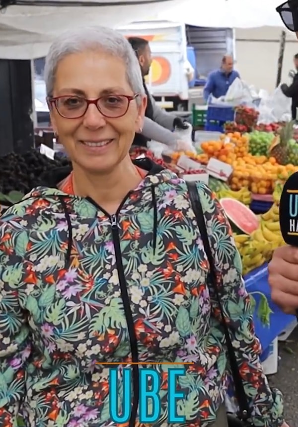 Ancak onları kendi hayatına kıyasla rahat bir hayat beklemediğini de ekleyerek “O zamanlar okuyup çalışan, emeğinin karşılığını alıyordu. Şu an gençlerin böyle bir imkanı yok." dedi.