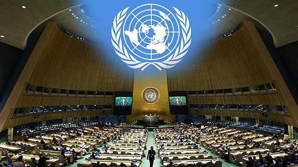Söz konusu kararın “şok edici ve yanlış” olduğunu savunan Erdan, BM Genel Sekreterinin “İsrail’e karşı nefretle hareket ettiğini” iddia ederek, “kara listeye alınan tek kişinin BM Genel Sekreteri olduğunu” ileri sürdü.