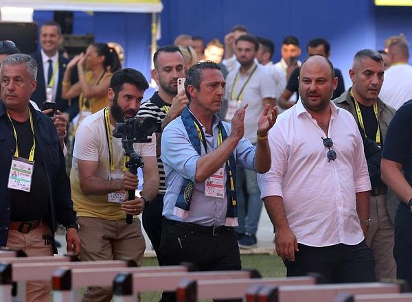 Fenerbahçe Kulübü olağan seçimli genel kurulunda Ali Koç, 26 bin 947 geçerli oyun 16 bin 464'ünü alarak yeniden başkanlığa seçildi.