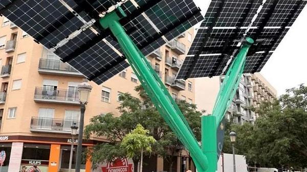 Şehir meclisi, "güneş ağaçları" isimli, elektrik enerjisi üreten 4 adet yeni güneş panelini şehir merkezinde kullanıma sundu.