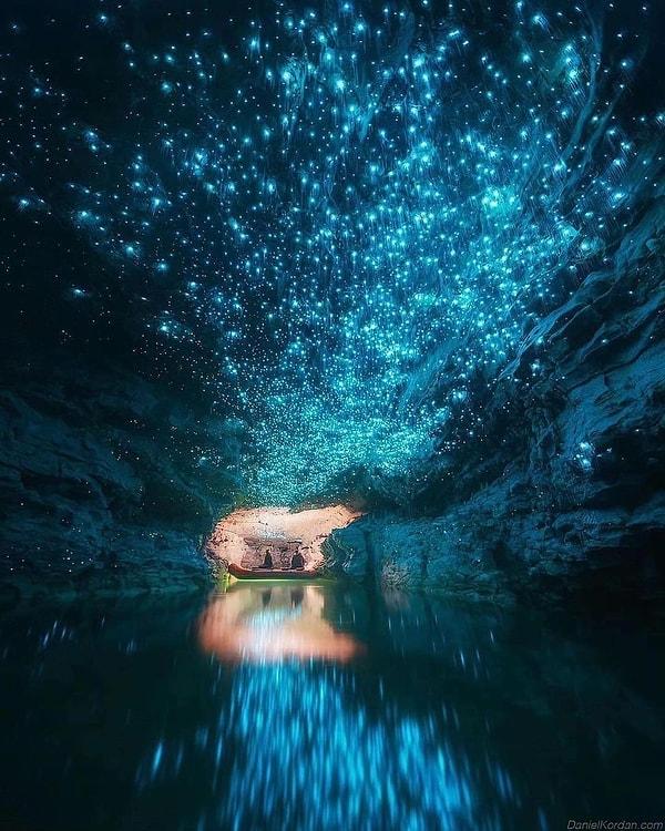 8. Yeni Zelanda'daki Glowworm Mağaraları.