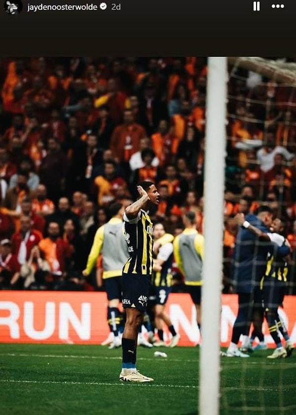23 yaşındaki sol bek, bu ifadesinin ardından da 1-0'lık Galatasaray derbisindeki bir fotoğrafını paylaştı.