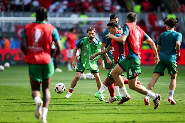 Mücadelenin ilk yarısı, 2-0 Portekiz üstünlüğü ile noktalandı. Goller, 21'de Bernardo Silva, 28'de Samet Akaydin (KK) ile geldi.
