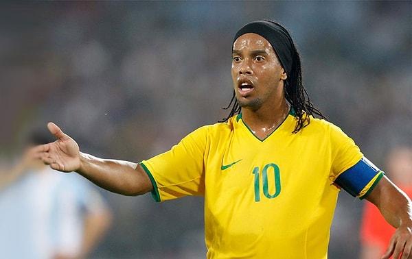 1. Biraz kolay başlayalım... Eto'o, Ronaldinho, Iniesta, Puyol, Belletti desek, aklına hangi hangi takımın efsane kadrosu gelir?