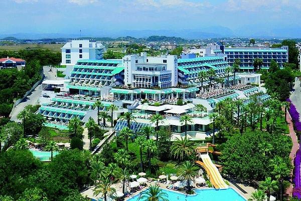 Yaz tatilini küçük sahil kentlerinde yapanlar kadar, Antalya'daki her şey dahil otelleri seçenler de oldukça fazla.