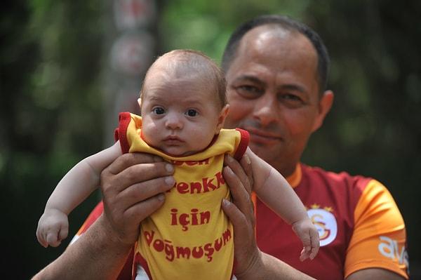 Galatasaray'ın Arjantinli golcüsü Mauro Icardi hayranı olan Aygörmüş'ün, 3 ay önce bir oğlu dünyaya geldi.