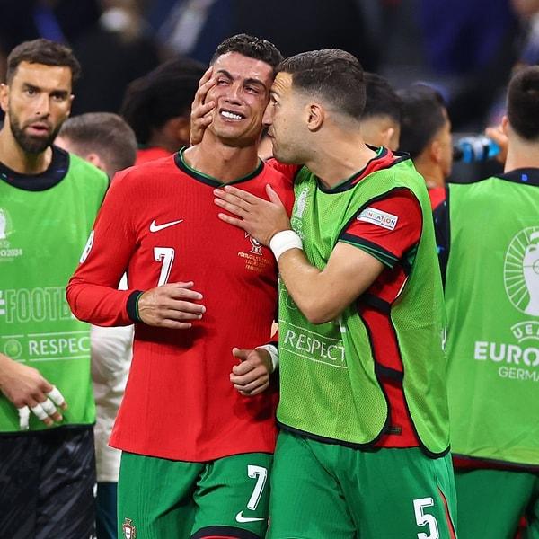 Ronaldo, fırsattan yararlanamadı. Portekizli, pozisyondan sonra gözyaşlarına boğuldu.