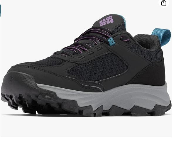 "Columbia Max Outdry Low Cut" yürüyüş ayakkabısı, su geçirmez özelliğiyle dikkat çekiyor.