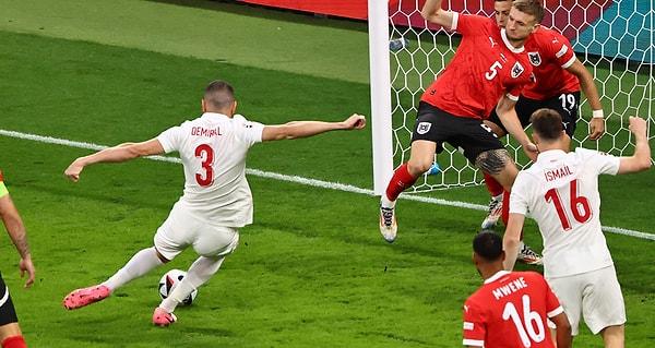 Milliler, Merih Demiral'ın golleriyle sahadan 2-1 galip ayrılarak adını bir üst tura yazdırdı.