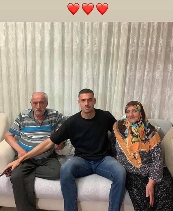 Sosyal medyada tartışmalarla gündem olan Merih Demiral'ın ailesi ise çok merak edildi. Gelin size biraz Demiral'ın ailesinden bahsedelim.